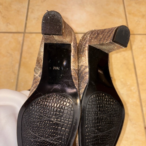 Gorgeous Sparkly Gold Boots with Light Tiger Print, Ladies 7.5 - Picture 7 of 8